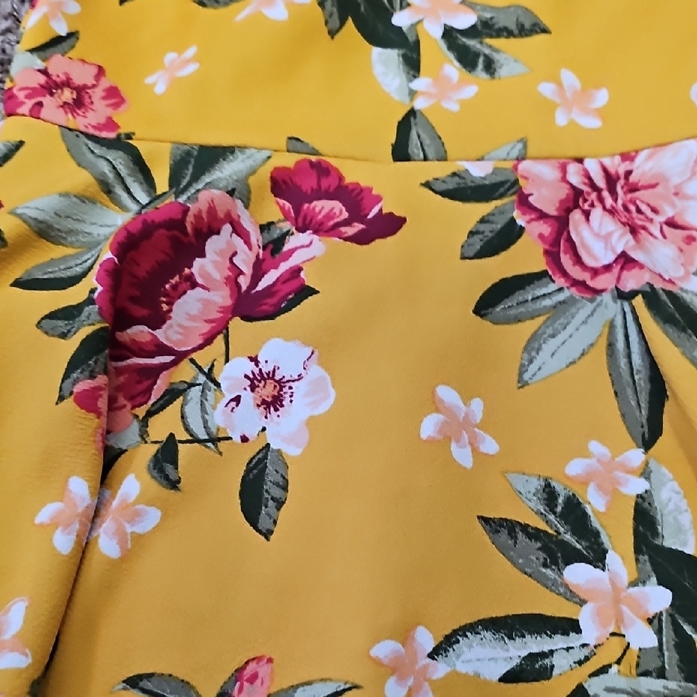 NWOT Floral Yellow Romper - Picture 6 of 6